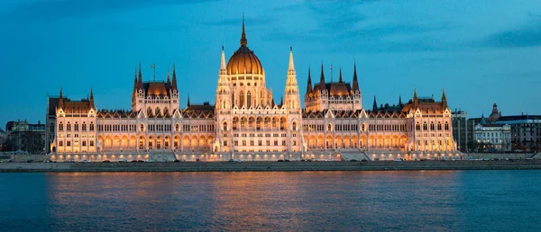 Edificio del Parlamento en Budapest — Foto de Stock