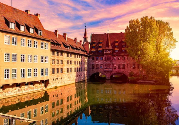 Eski Kasaba Mimarisi Nurnberg Bavyera Almanya Avrupa Arkaplanda Binalar Nehir — Stok fotoğraf