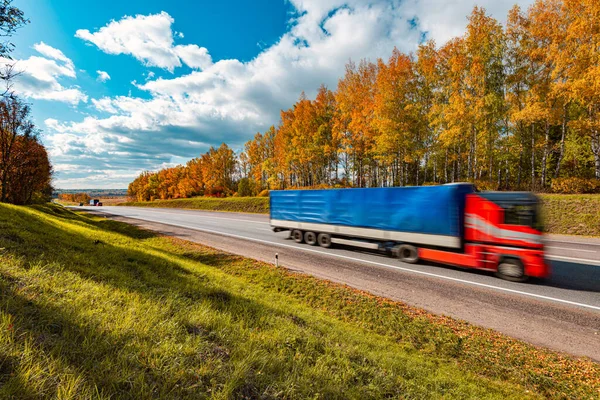Snelrijdende Vrachtwagen Een Snelweg Beieren Duitsland Europa Vervoer Vracht Bezorging — Stockfoto