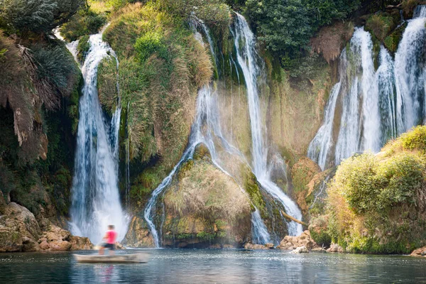 Kravice Wasserfälle Bosnien Und Herzegowina Europa Sommerreisen Tourist Boot Fuße — Stockfoto