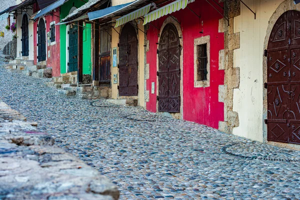 Mostar City Street Bosnië Herzegovina Bij Zonsopgang Met Kleurrijke Huizen — Stockfoto