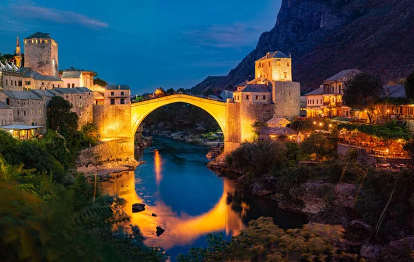 Μόσταρ Βοσνία Ερζεγοβίνη Στην Παλιά Γέφυρα Νύχτα Ταξίδι Στην Ευρώπη — Φωτογραφία Αρχείου