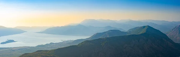 Montañas Bahía Kotor Montenegro Paisaje Atardecer Con Mar Cielo — Foto de Stock