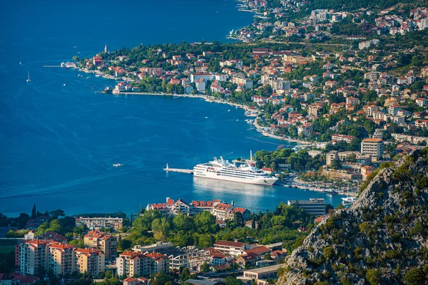 Kryssningsfartyg Kotor Montenegro Europa Kryssningsfartyg Hamn Nära Gamla Stan — Stockfoto