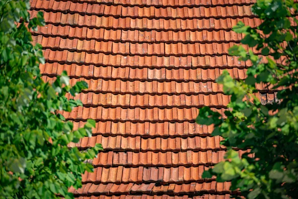 Velho Telhado Azulejos Casa Europa Vista Perto Com Detalhes — Fotografia de Stock