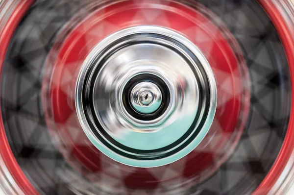 車の高速回転車輪 — ストック写真