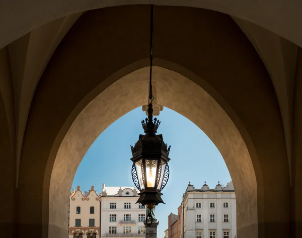 Oude lamp en Krakau architectuur — Stockfoto