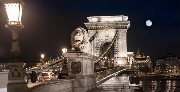 Kettingbrug in Boedapest, Hongarije, Europa. — Stockfoto