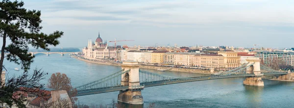 Parlament épülete és a Lánchíd, Budapest — Stock Fotó