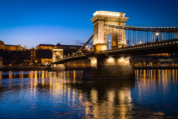 Budapeşte, Macaristan, Avrupa'da zincir köprü. — Stok fotoğraf