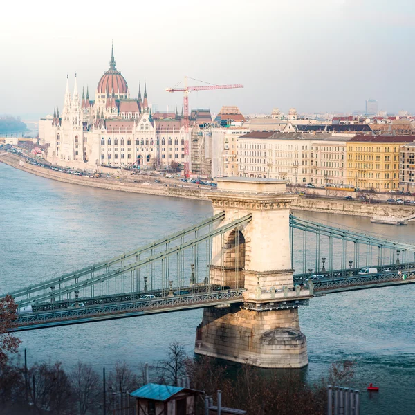 Parlamento Binası ve Budapest Chain Bridge — Stok fotoğraf