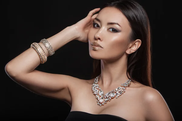 Young, beautiful and rich woman in jewels — Stock Photo, Image