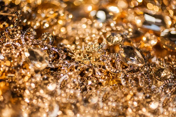Hintergrund aus kostbarem Gold- und Silberschmuck. — Stockfoto