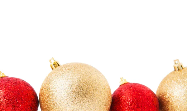 Coleção de bolas de Natal vermelho e dourado, Isolado sobre branco . — Fotografia de Stock