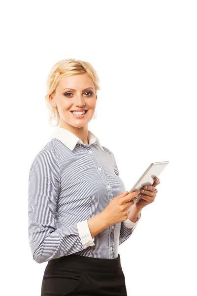 Gelukkig jonge zakenvrouw met behulp van elektronische Tablet PC — Stockfoto