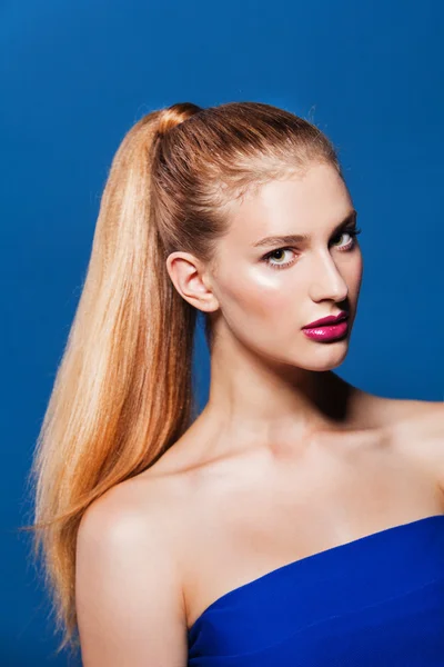 Beauty portrait of gorgeous woman with ponytail — Stock Photo, Image