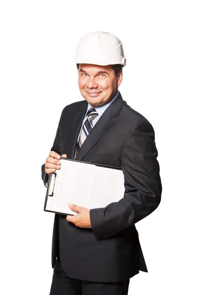 Hombre sonriente arquitecto en hardhat aislado sobre fondo blanco . — Foto de Stock