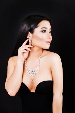 beautyful genç Asyalı kadın portresi. Jewerly ve elmas