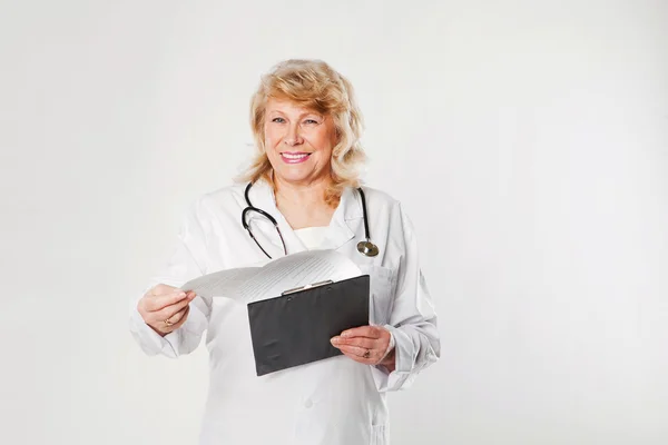 Smiling medical senior doctor with stethoscope. — Stock Photo, Image