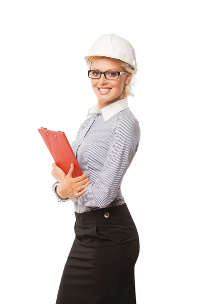 Junge lächelnde Bauarbeiterin mit hartem Hut auf weißem Grund — Stockfoto