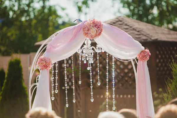 Arch for the wedding ceremony. Floristic composition. Nobody — Stock Photo, Image
