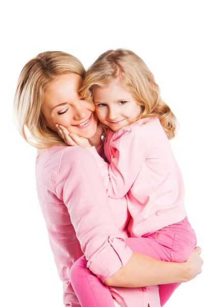 Retrato de bela mãe jovem feliz com pequena filha bonita. Concepção de família feliz. Isolado em branco . — Fotografia de Stock