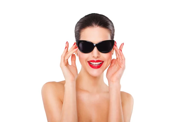 Krásné módní sexy model dívka s stylový nadměrně velké černé sluneční brýle. Izolované na bílém pozadí. Móda a krása koncept. — Stock fotografie