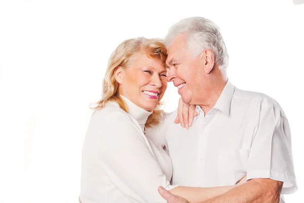 Heureux couple de personnes âgées amoureux. Isolé sur blanc . — Photo