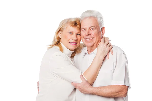 Счастливая влюбленная старшая пара. Изолированные на белом . — стоковое фото