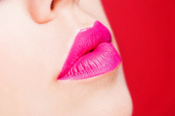 아름 다운 섹시 한 핑크 입술의 근접 촬영 사진 — 스톡 사진