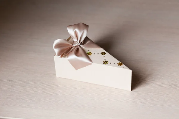 Box-shaped piece of cake. — Stock Photo, Image