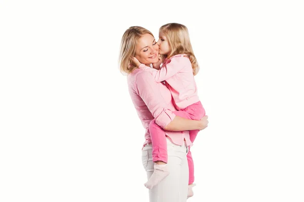 Retrato de madre e hija abrazadas felices — Foto de Stock