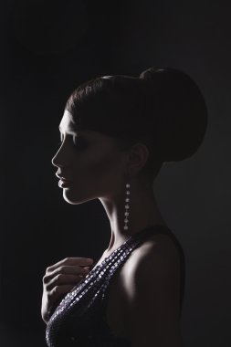 parlak elmas küpeler güzel bir kadın yakın çekim