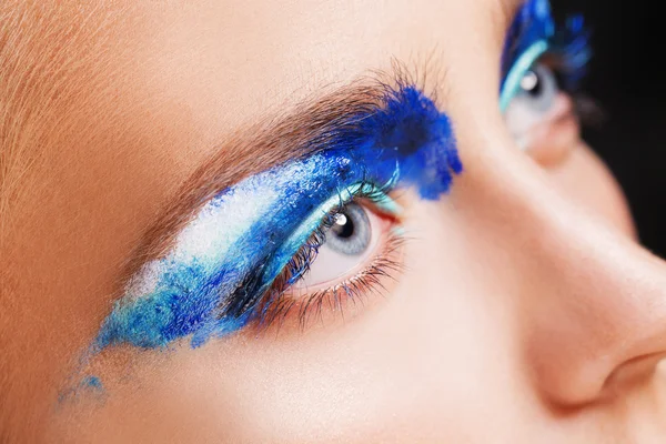 Close-up view of woman blue eye with beautiful make-up. Perfect Make-up closeup. — 图库照片