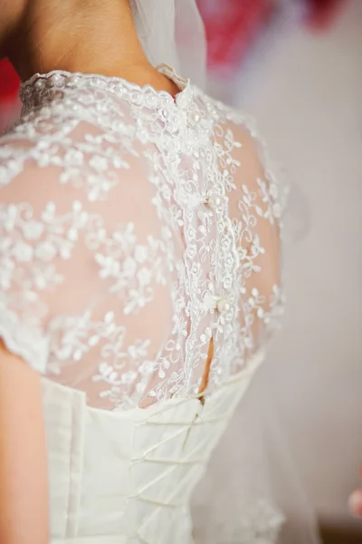 Tylnej części detal sukienka suknie ślubne ślub. Z bliska — Zdjęcie stockowe