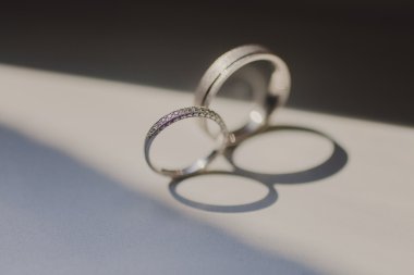 düğün günü için altın yüzük elmas 