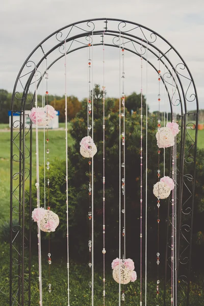 Stylish arch for the wedding ceremony. — Stock Photo, Image