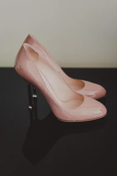 Beżowy elegancki ślub wesele obcasy buty — Zdjęcie stockowe