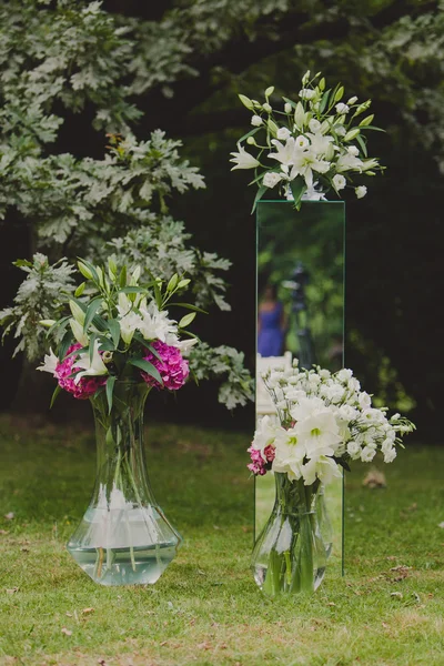 Blommor dekorationer för ett bröllop — Stockfoto
