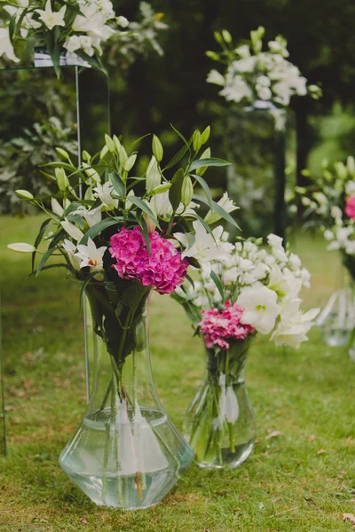 Blommor dekorationer för ett bröllop. — Stockfoto