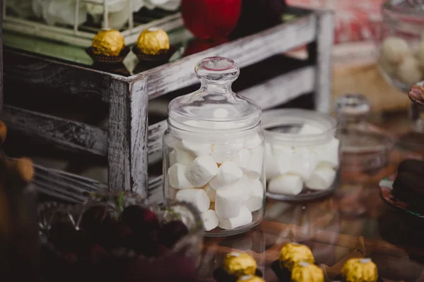 Wedding table decoration at restaurant — Stock Photo, Image