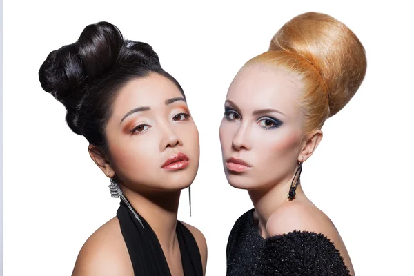 Asian and caucasian fashion models posing against a white background — Stock Photo, Image