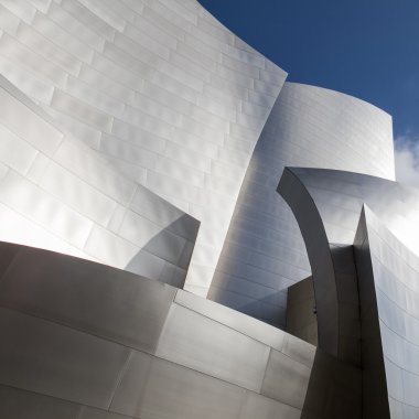 Walt Disney Konser Salonu Downtown Los Angeles, Kaliforniya'da detayını. Paslanmaz çelik paneller ile sıcak öğleden sonra ışık closeup.
