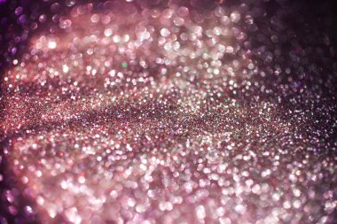 Mor ve pembe ufuk bokeh arka ışıklar.