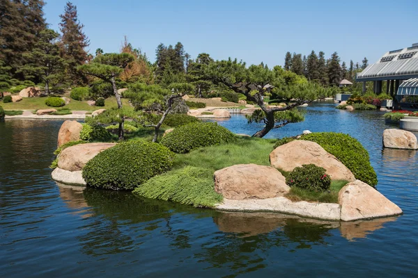 Belo parque verde japonês no tempo de verão — Fotografia de Stock