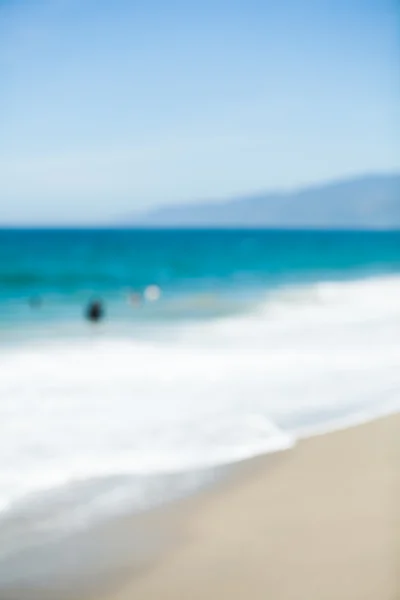 Verschwimmen schönen tropischen Strand. verschwommener Reisehintergrund. — Stockfoto