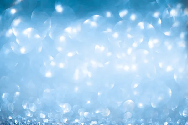 Blue defocused bokeh lights snowy christmas background — Stock Photo, Image