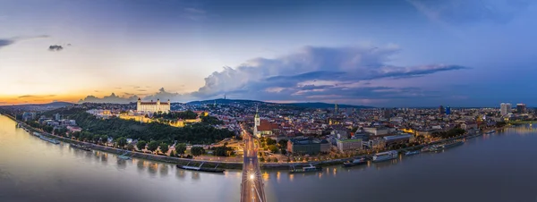 Vista Panorâmica de Bratislava e Danúbio — Fotografia de Stock