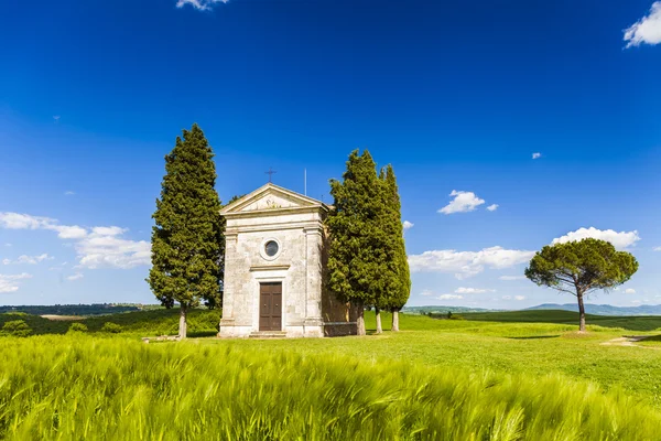 Paisagem da Toscana com capela, Itália — Fotografia de Stock