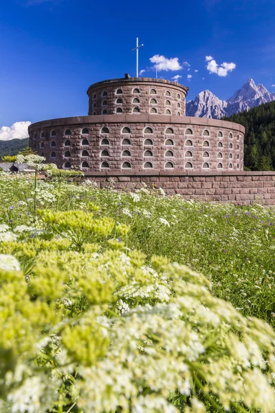 Kriegsdenkmal, innichen, italien — Stockfoto